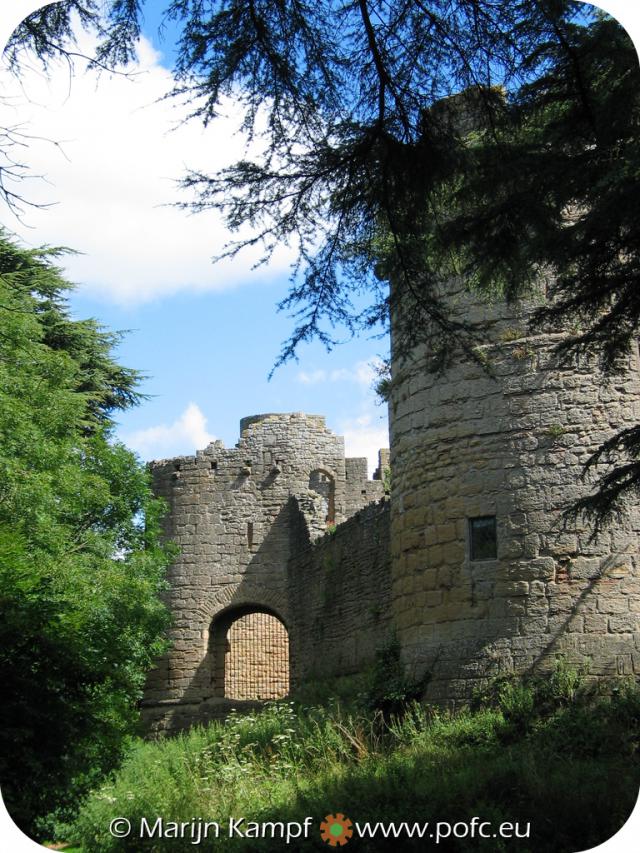 12995 Caldicot castle side gate.jpg