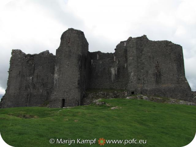 SX16090 Carreg Cennen Castle walls from outer ward.jpg