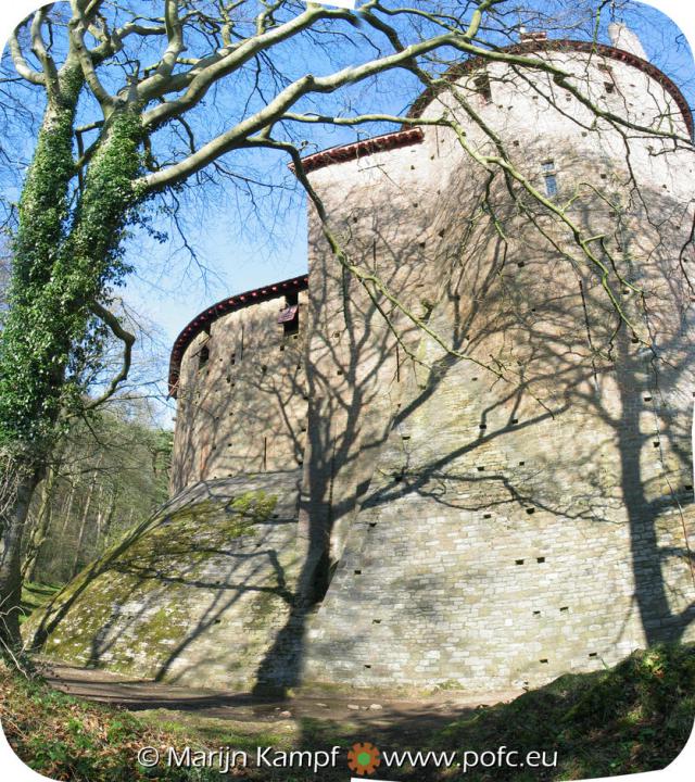 16879-16882 Castle Coch.jpg