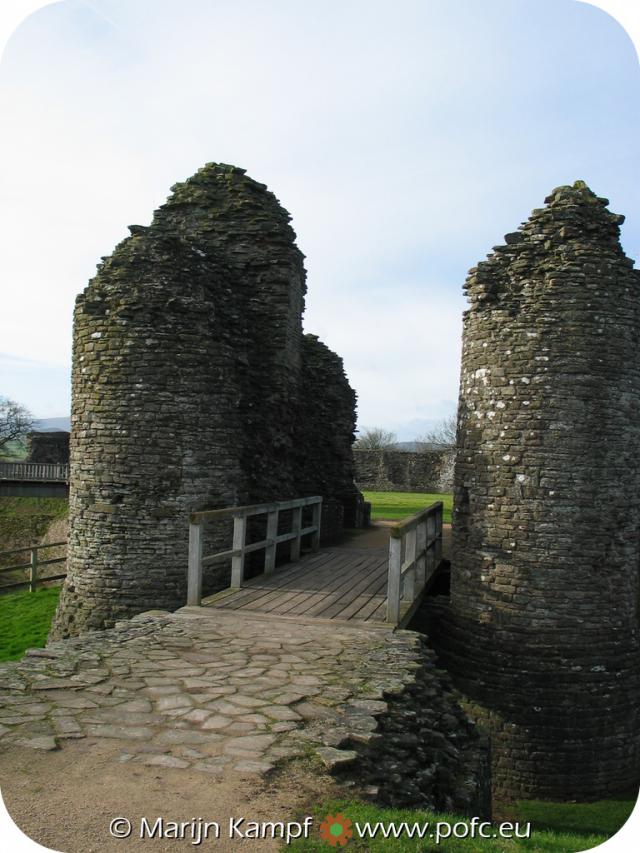 16039 White Castle Twin Towered Gatehouse.jpg
